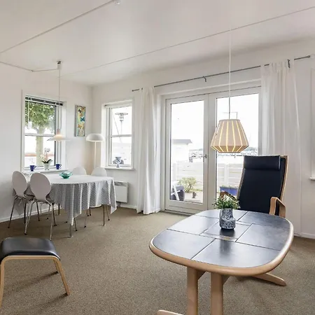 Apartment 4 Person In