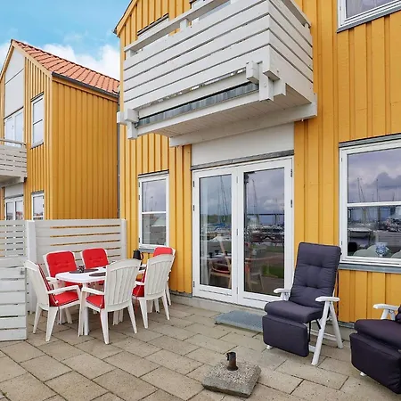 Apartment 4 Person In